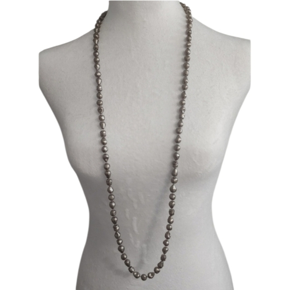 Jewelry - Lustrous Brown Beaded Necklace